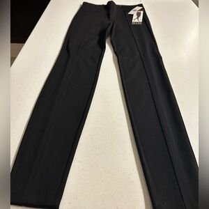 NWT Flattering high waist, ankle length leggings!